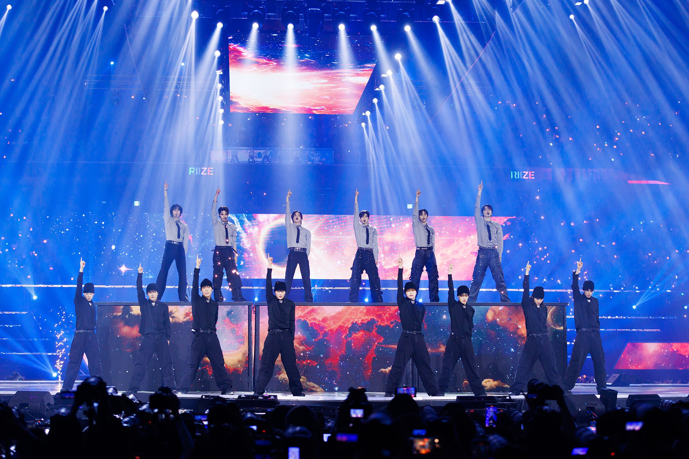 20241130멜뮤무대사진멜론트위터가족사진