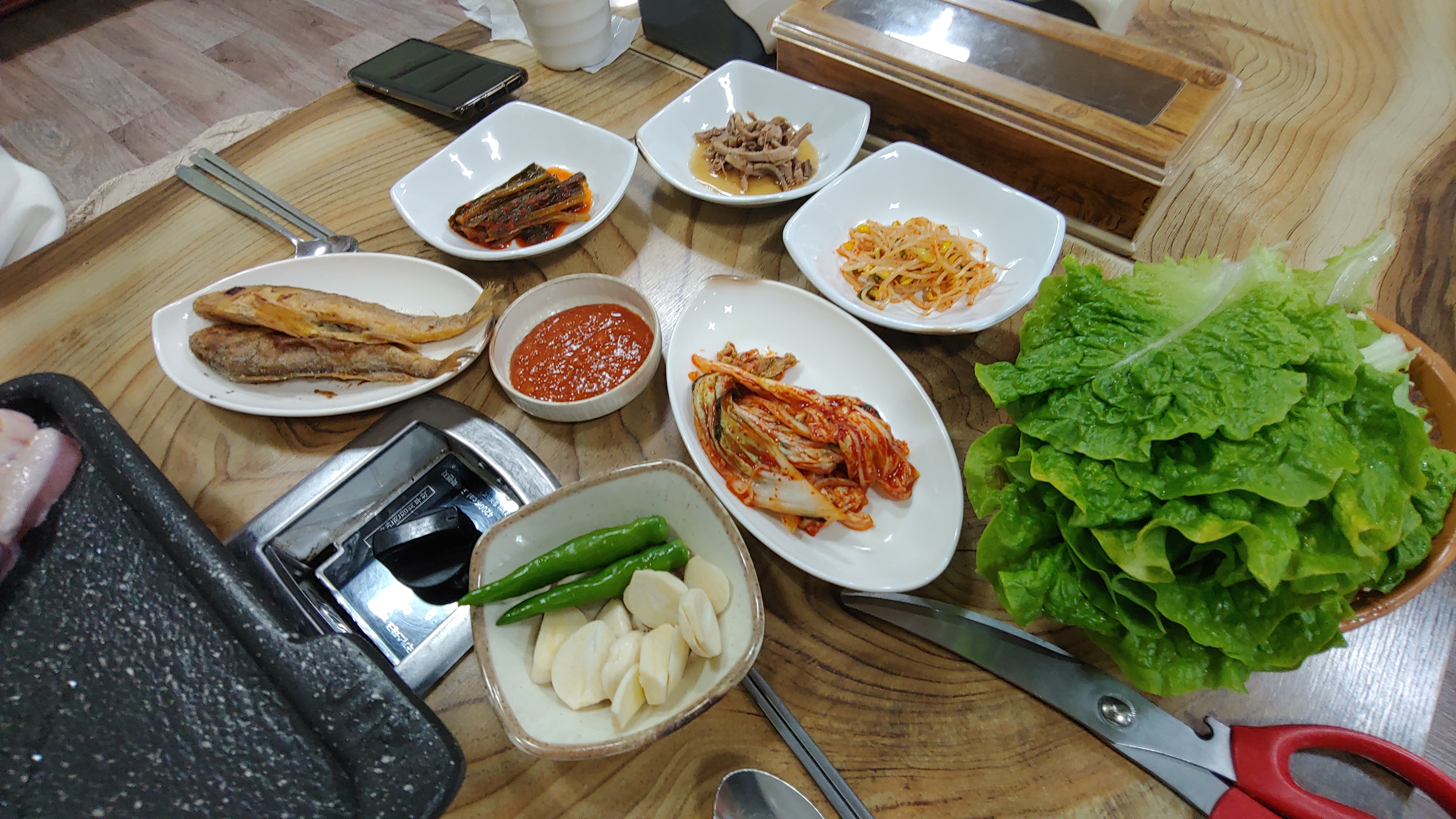  정겨운 시골밥상 반찬과 삼겹살이 함께하는 가든형 로컬 맛집, 장성골