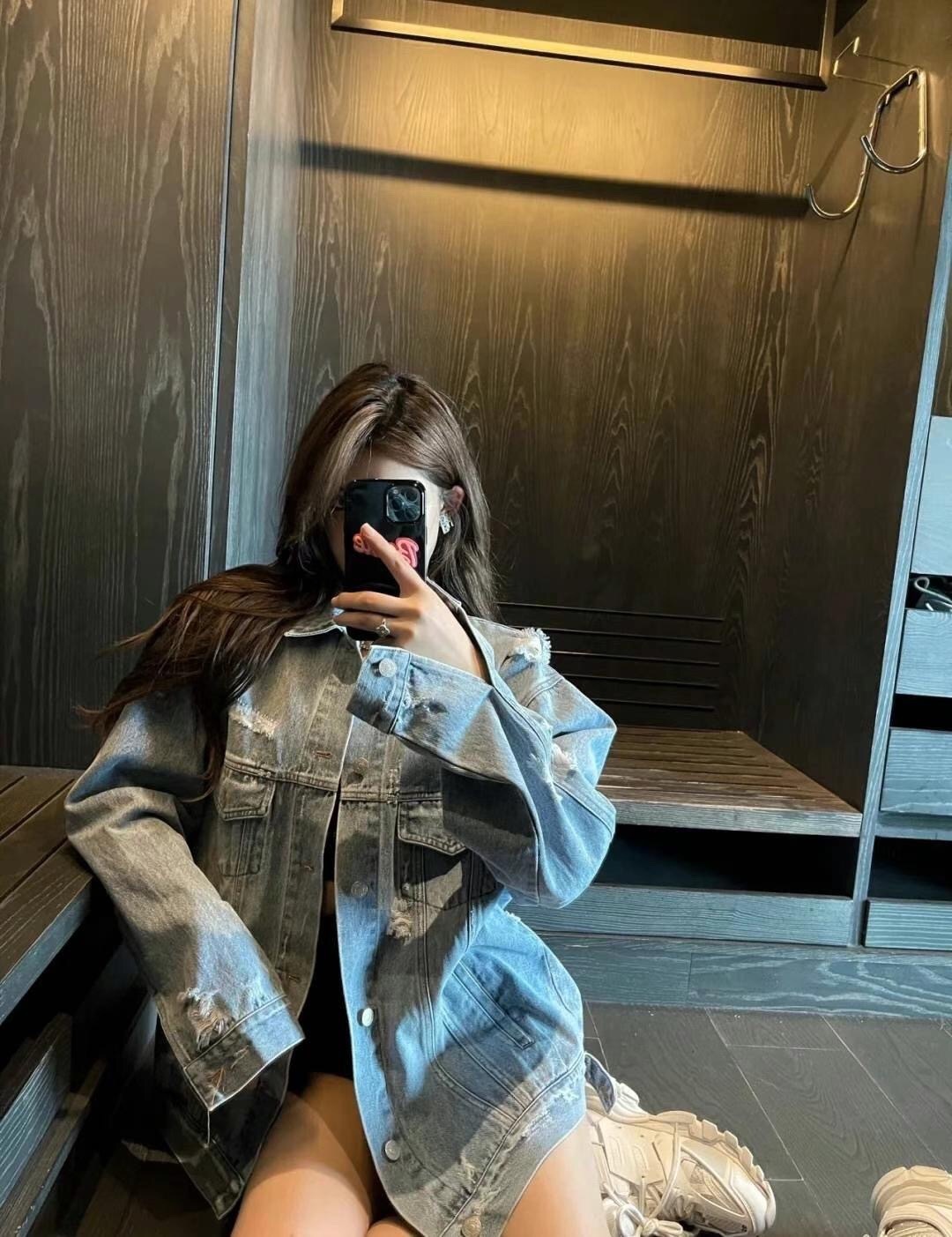  [SAINT LAURENT] 생로랑 워시드 데님 자켓