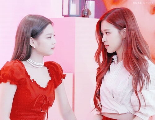  로제를 유혹하는 제니눈빛