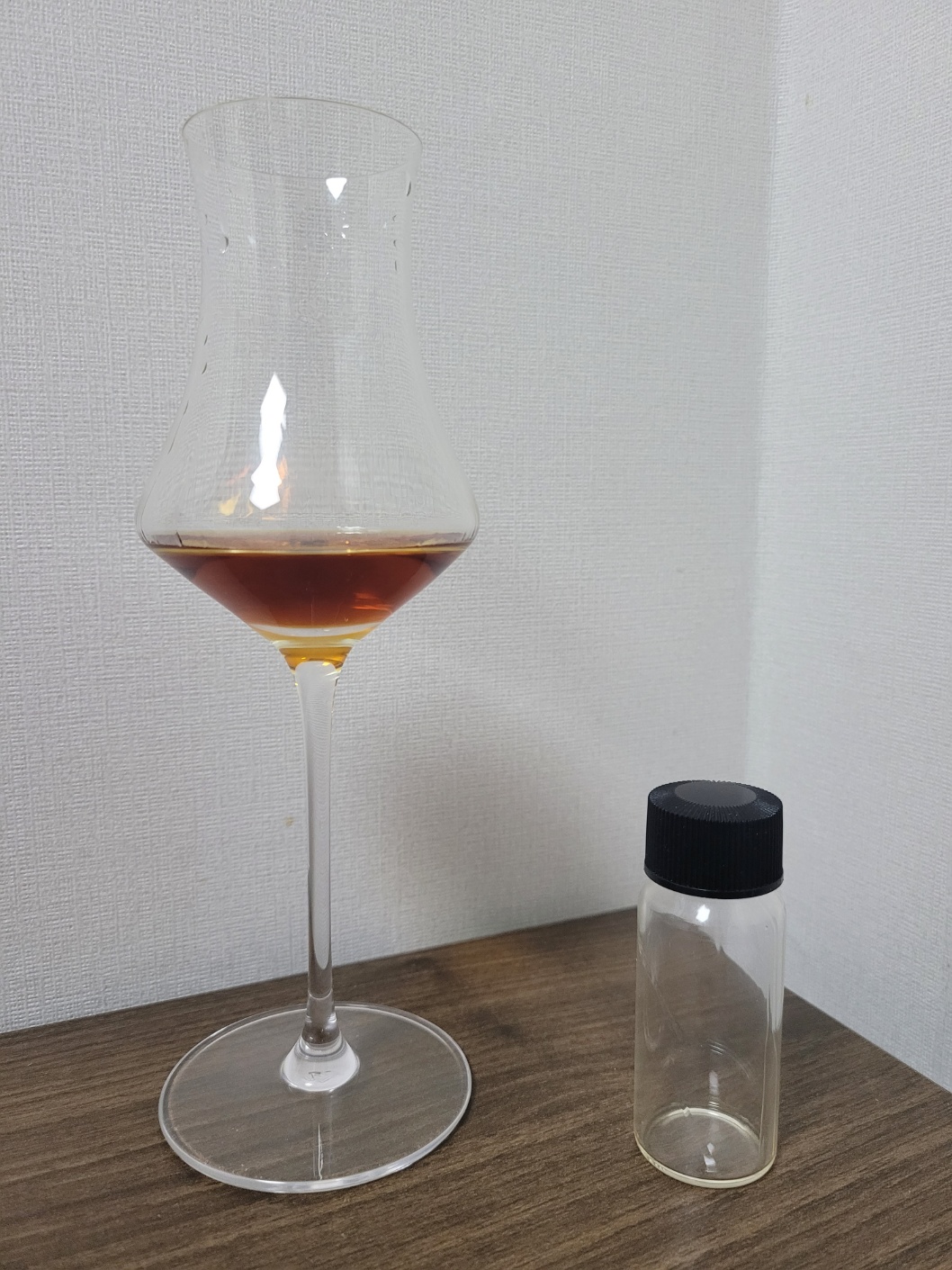 카로니(CARONI) 이미지