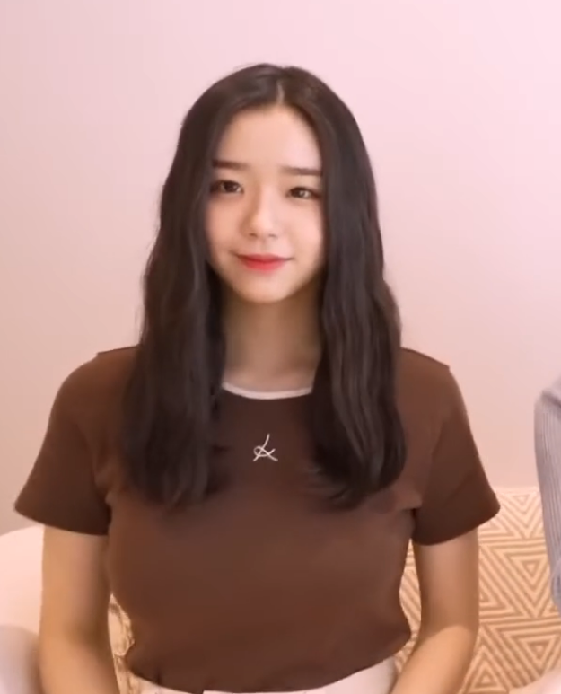  걸그룹 tripleS의 S4 멤버 김채연 움짤 mp4