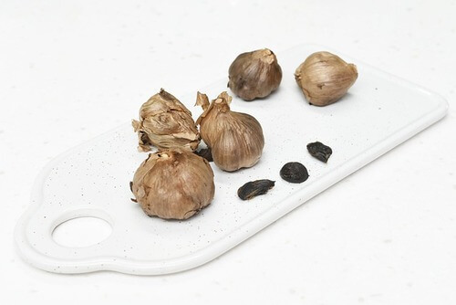 on-the-cutting-board-Black-garlic