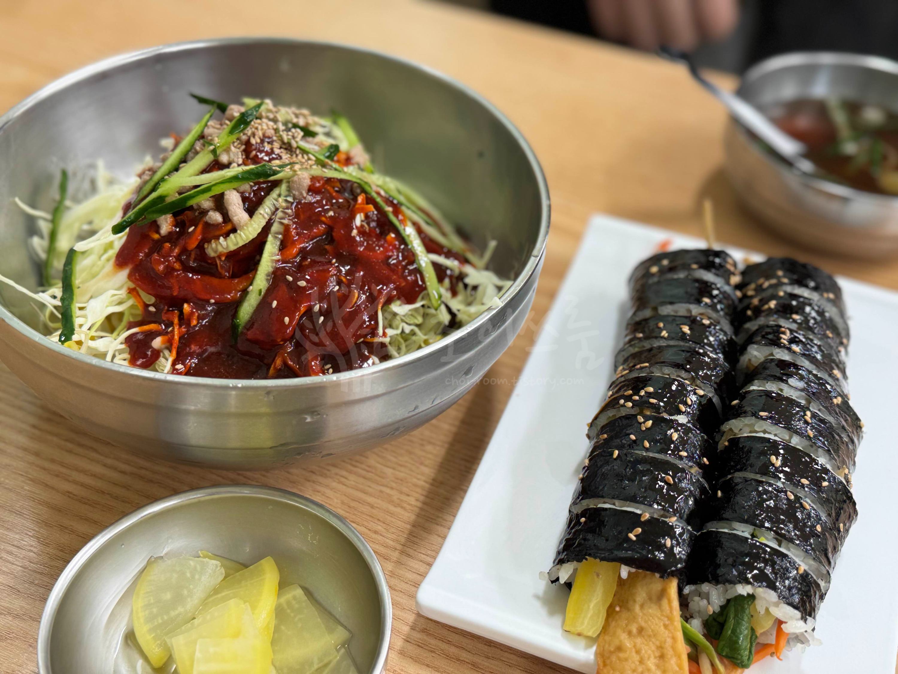 쫄면, 김밥