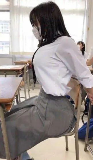  (약후방)일본 여고생 근황 사진, 수면의 시간이 길면 가슴이 커질까?