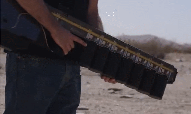  세계 최초의 휴대용 레일건 판매 개시  VIDEO: Handheld railgun that is as powerful as an air rifle and uses electromagnets..