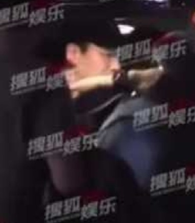 우효광 불륜 바람 외도 여성 무릎 해명 근황 나이 국적 키 소속사 ...