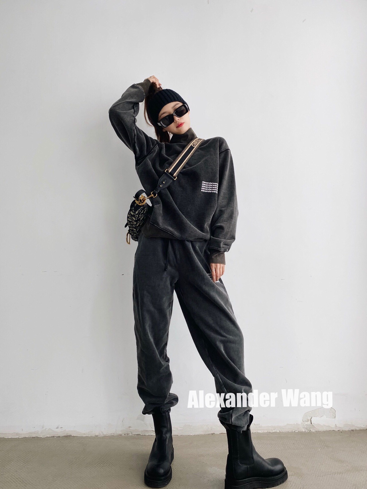  [ALEXANDER WANG] 알렉산더왕 애시드 워싱 플리스 스웨트 셔츠 맨투맨 티셔츠 & 팬츠 SET 6C194028X7