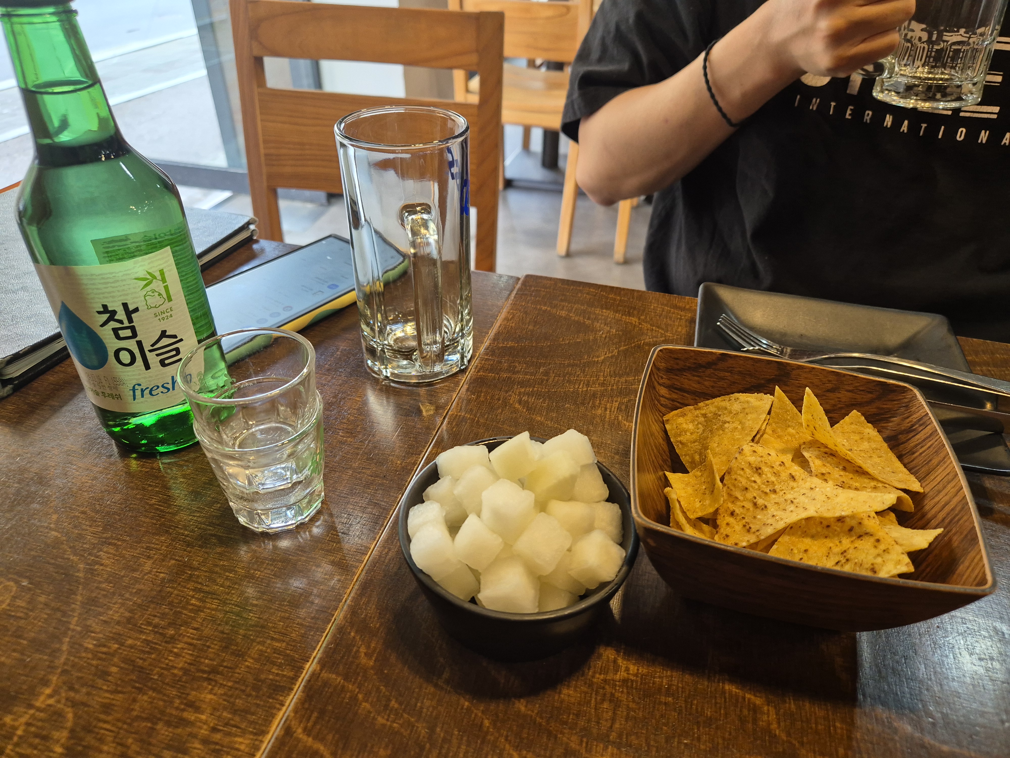 Gyochonchikin musiljeom (교촌치킨 무실점) 1