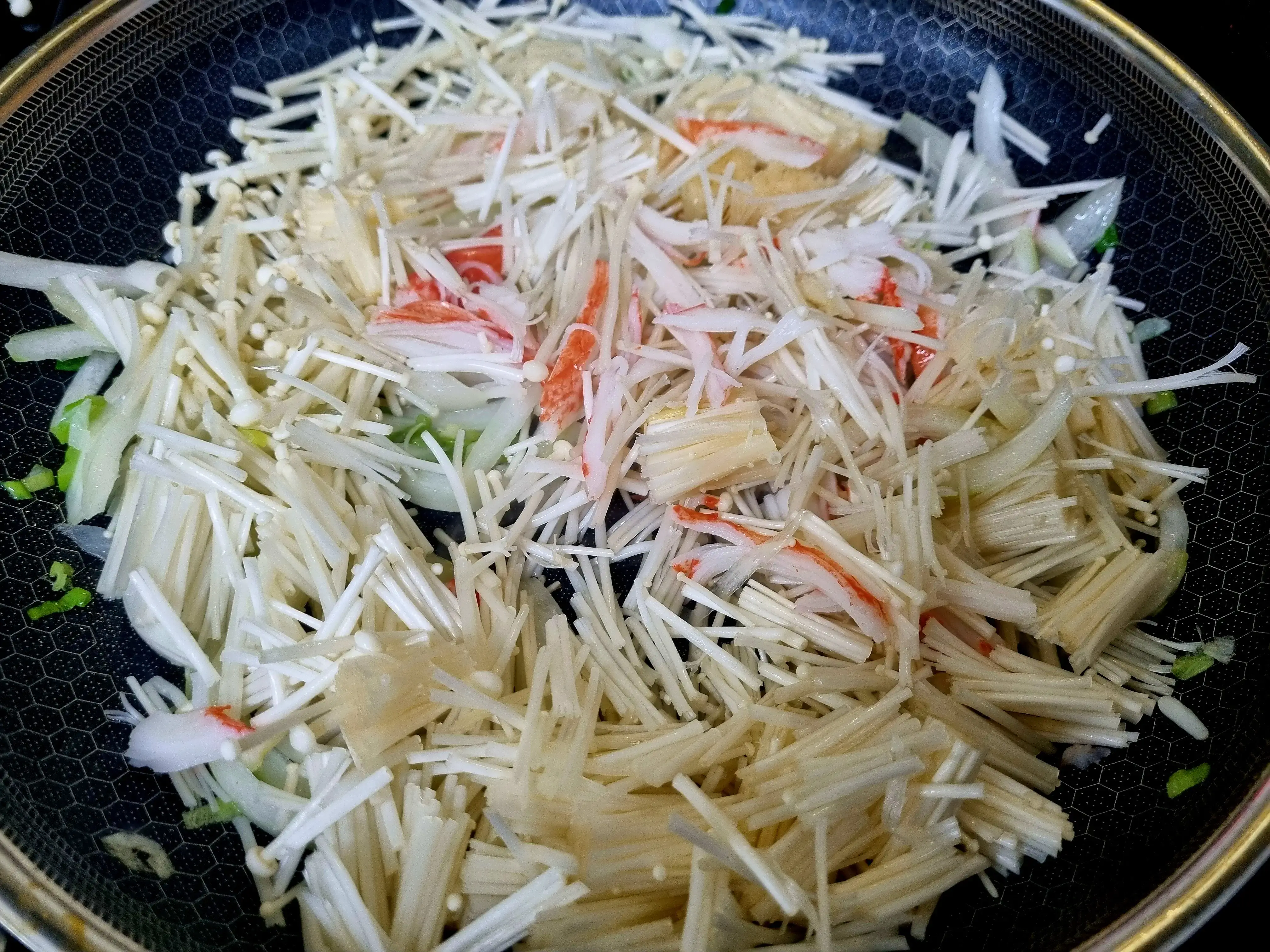 다이어트도 되고 맛도 있는, 건강한 집밥 크래미 팽이버섯덮밥 만들기