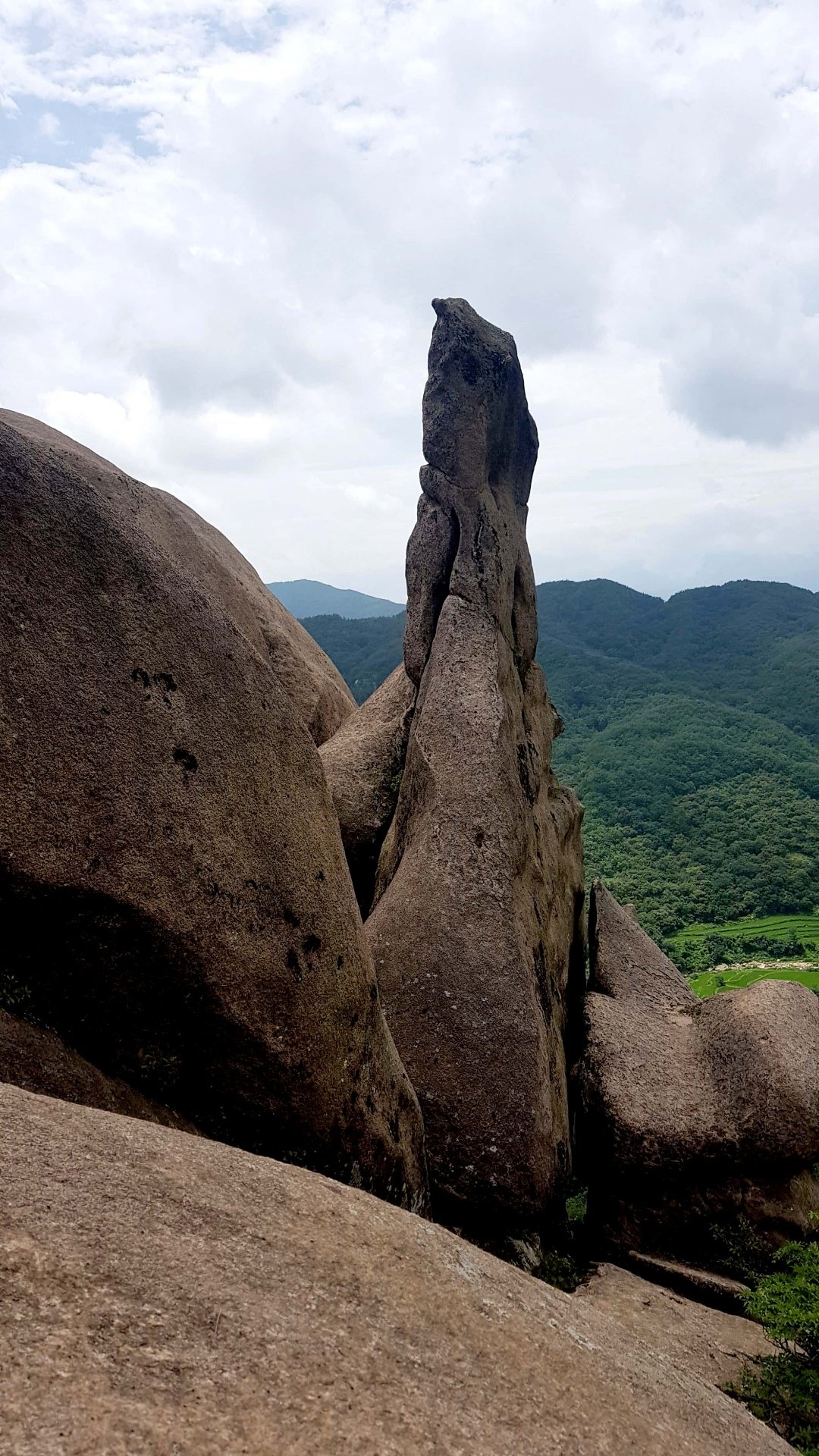 경남 산청 감안산 병바위