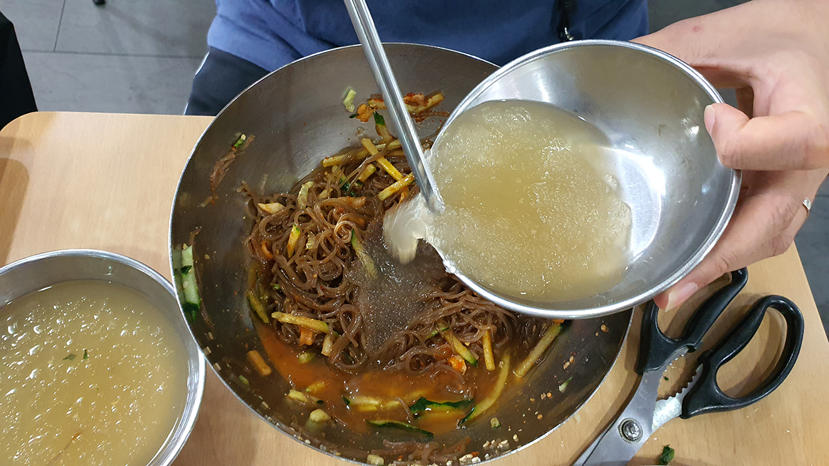 동아냉면 냉육수