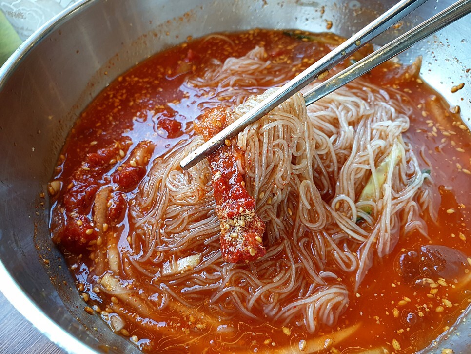대구 맛집 탐방 파군재 삼거리 온채당 코다리 물비빔냉면 - 코다리 물비빔냉면 (₩9,000) 대구 맛집 탐방 파군재 삼거리 온채당 코다리 물비빔냉면 - 코다리 물비빔냉면 (₩9,000)