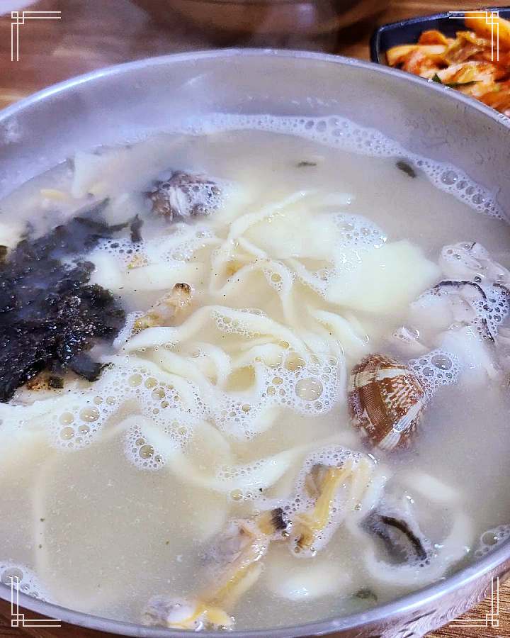 토요일은 밥이좋아 시흥 목감 해물칼국수 맛집 굴 바지락 오만둥이 육수 3대장 칼국수 수제비 칼제비 현지인 추천 토밥 좋아 방송정보