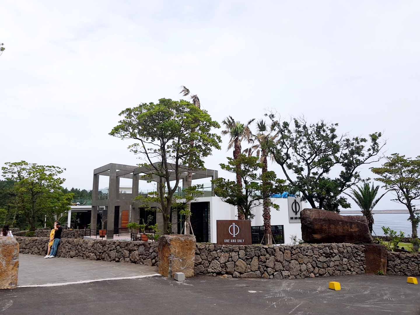  제주 원앤온리 카페 추천  - 제주도 산방산에 멋진 카페 오픈 했네요.
