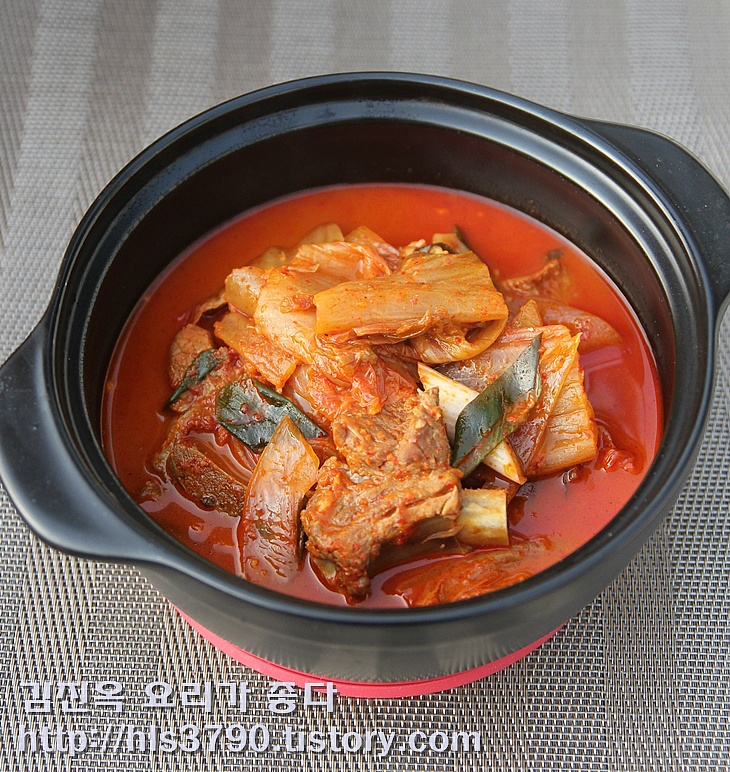 사골곰탕으로 요리한 사골 김치찌개