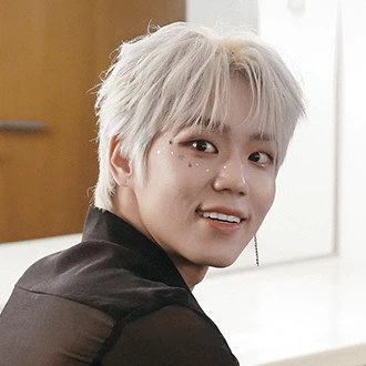 성스러운 아이돌