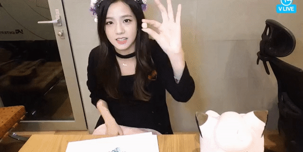  마술 보여주는 블랙핑크 지수.gif