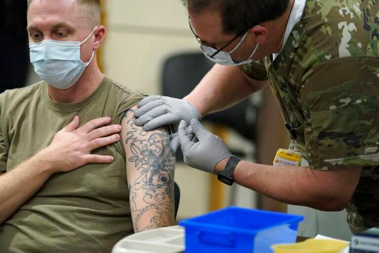  코로나 백신 강제 접종 거부 미군 조종사 27명 사직 27 U.S. Air Force Pilots Resign Over Covid-19 Vaccination Mandate