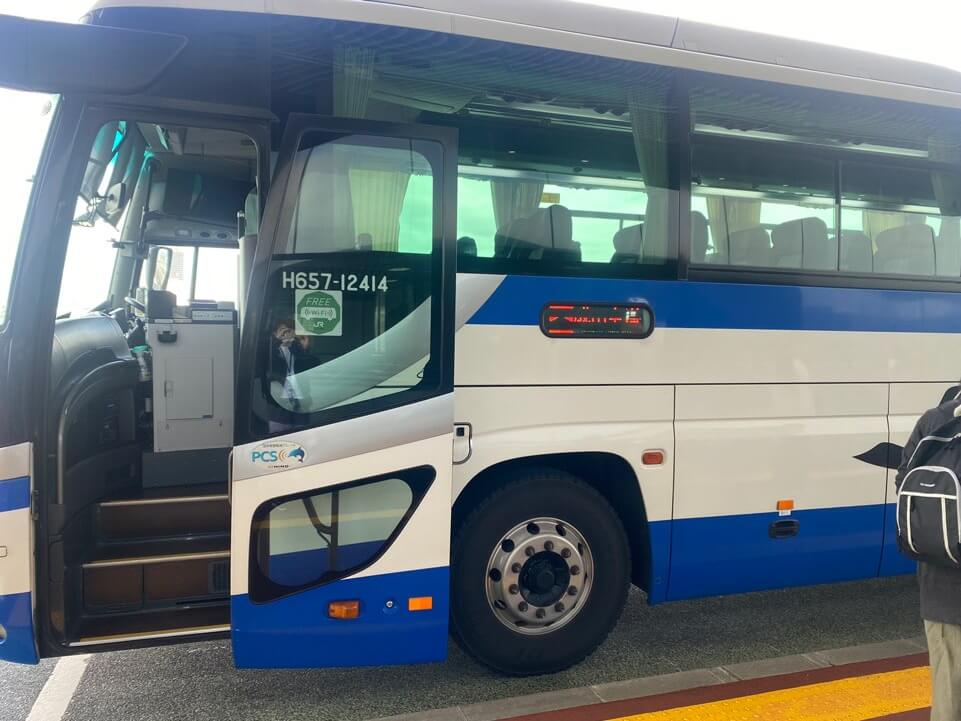 도쿄와 나리타를 왕복하는 1300엔 버스