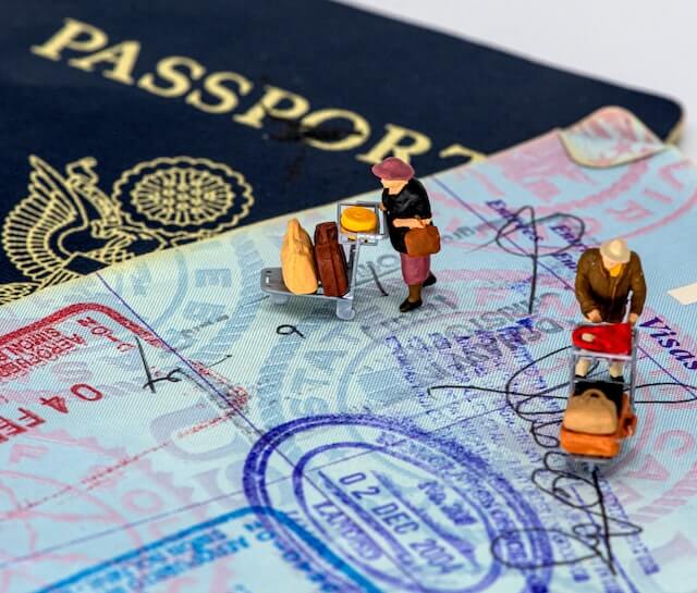 해외여행-필수품-여권서류