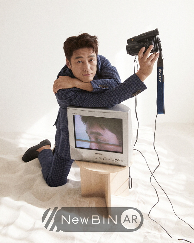  지진희, 거울 셀카 오마주 화보! "금성무 대역으로 배우 입문"(화보)