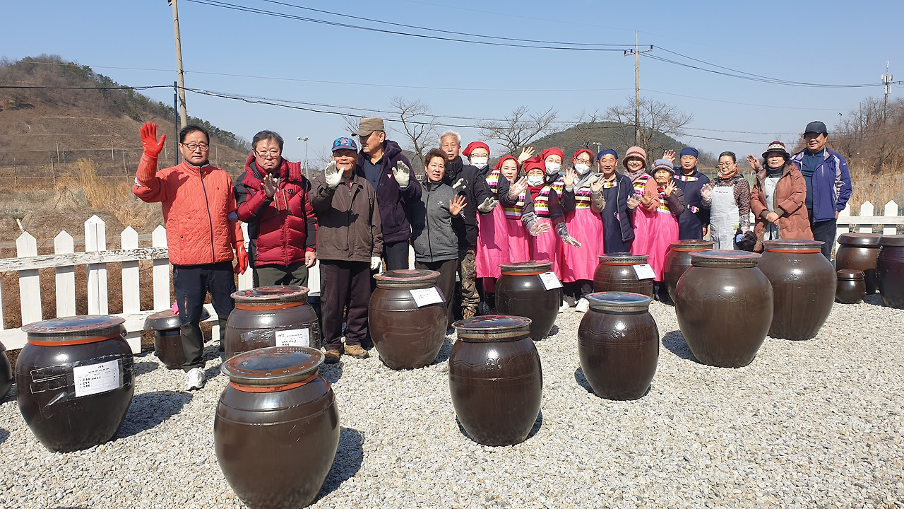 김포시, ‘정월 장 담그기 행사’ 메주간장마을 어르신들 활약 김포시, ‘정월 장 담그기 행사’ 메주간장마을 어르신들 활약