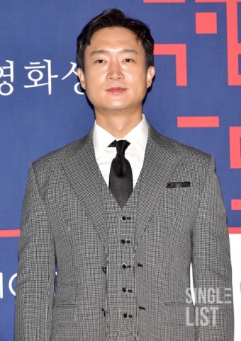 조우진 남자배우상 과거 결혼 아내 86