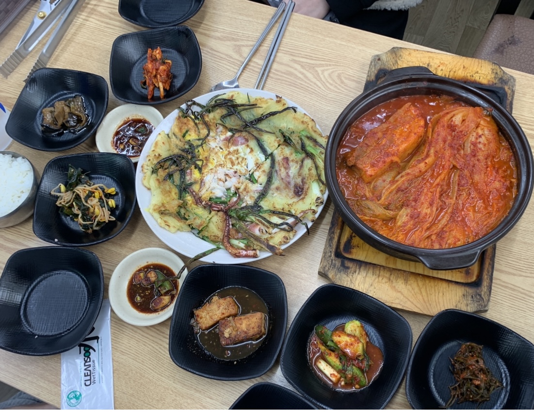 속초 다래헌 오징어파전과 묵은지통삼겹김치찜
