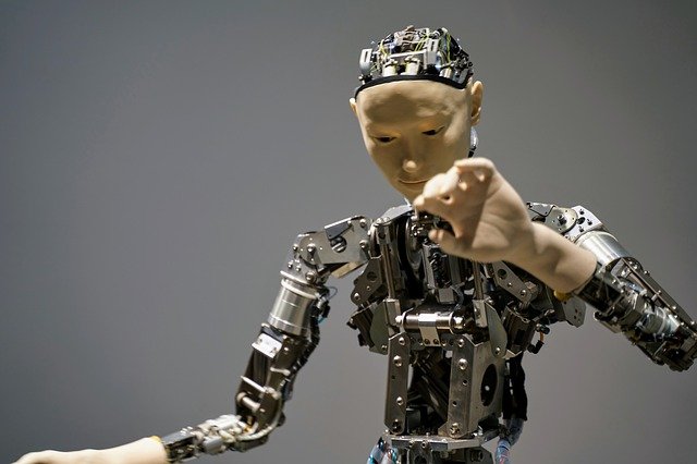 사람의 얼굴 모양을 하고 있는 인공지능 로봇 사진