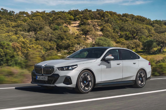  '벤츠 e-class 잡는다' 풀체인지 BMW 5시리즈 8세대