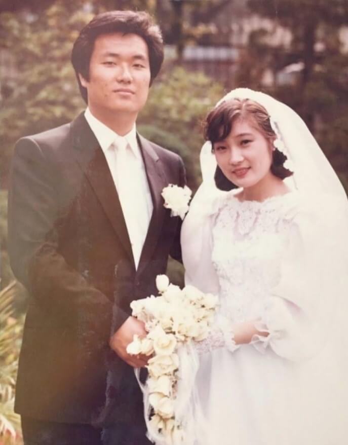 정장을입은남성-드레스를입은-여성의모습