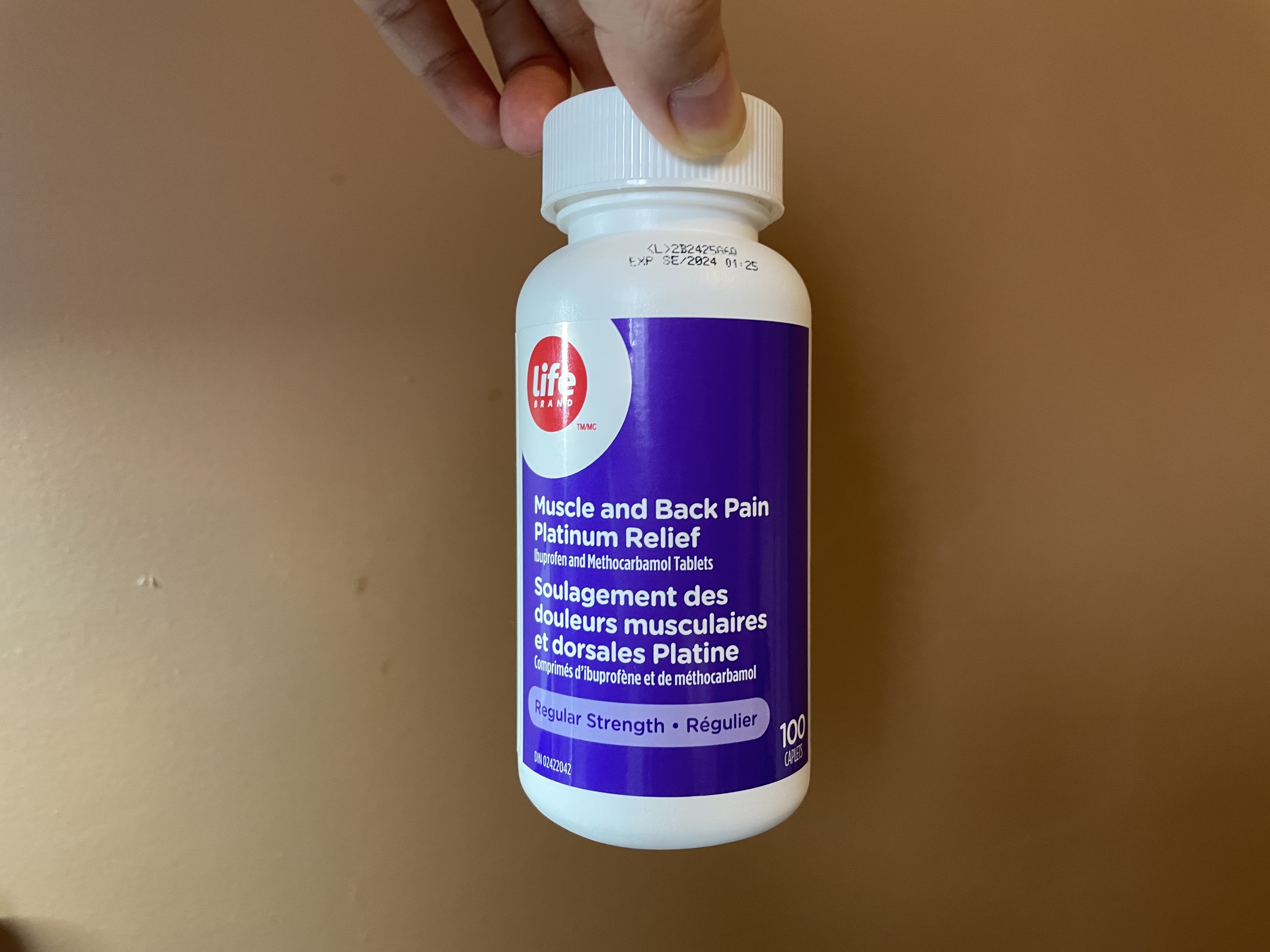 샤퍼스에서 구매 가능한 근육이완제 성분의 약, 약 이름 Muscle and Back Pain Platinum Relief, Life brand