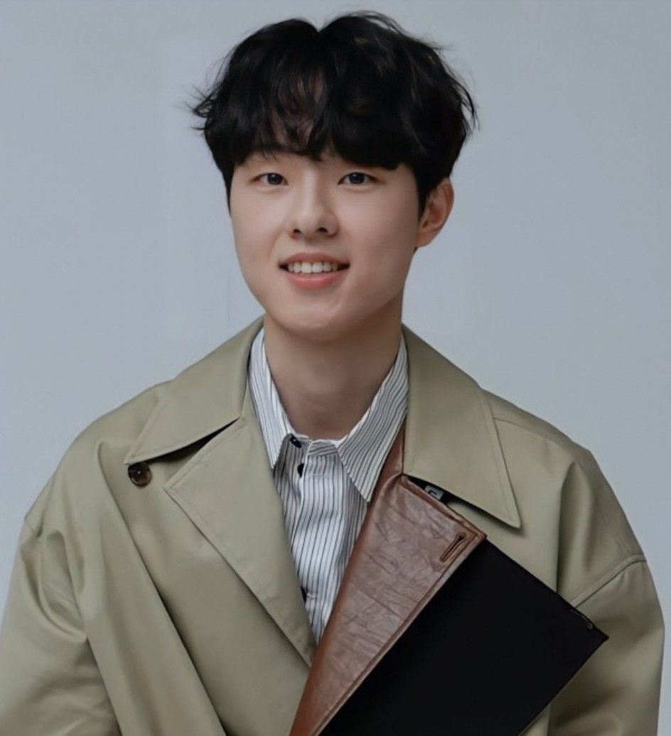 영화[댓글 부대] 손석구 영화 찍네요. 국정원 댓글 조작 사건 모티브로 한 소설 댓글 부대가 영화로 만들어집니다.