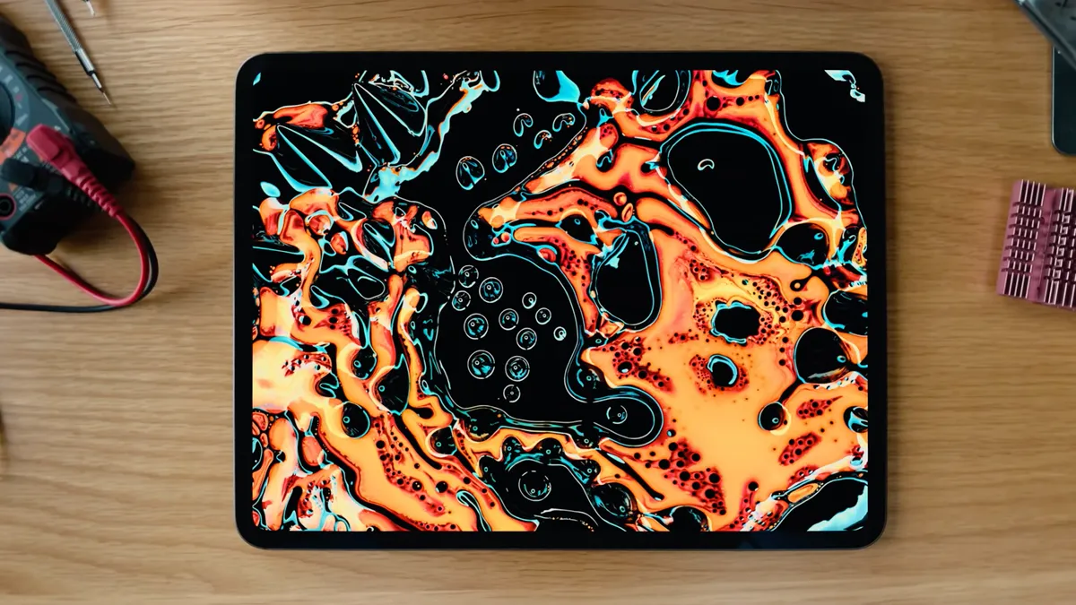  아이패드 프로 iPad Pro 2024의 새로운 탠덤 OLED 화면이 중요한 이유와 출시까지 오랜 시간이 걸린 이유에 대해 설명합니다.