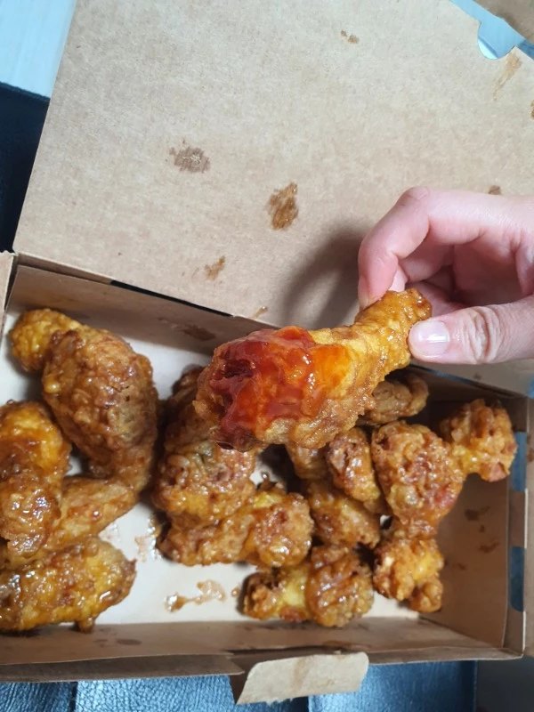  교촌치킨 메뉴- 단짠? 허니콤보 처음 먹어본 솔직후기. 가격과 칼로리까지~