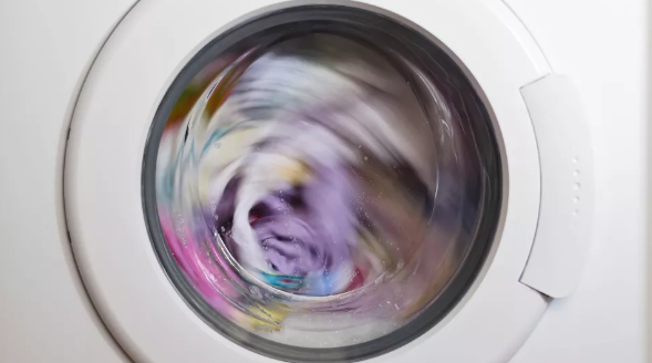 탈수 중인 세탁기