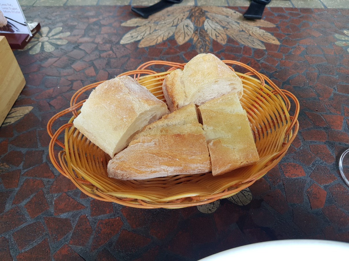 호치민 1군 레탄톤 일본인 거리 프렌치 레스토랑 Le Jardin - 식전빵