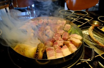 흑돼지 뼈삼겹