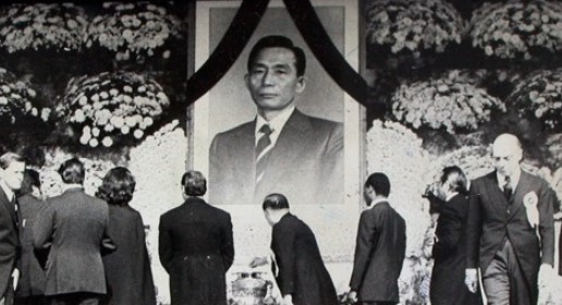 박정희 대통령의 영정사진&#44; 장례식때의 모습이다.
