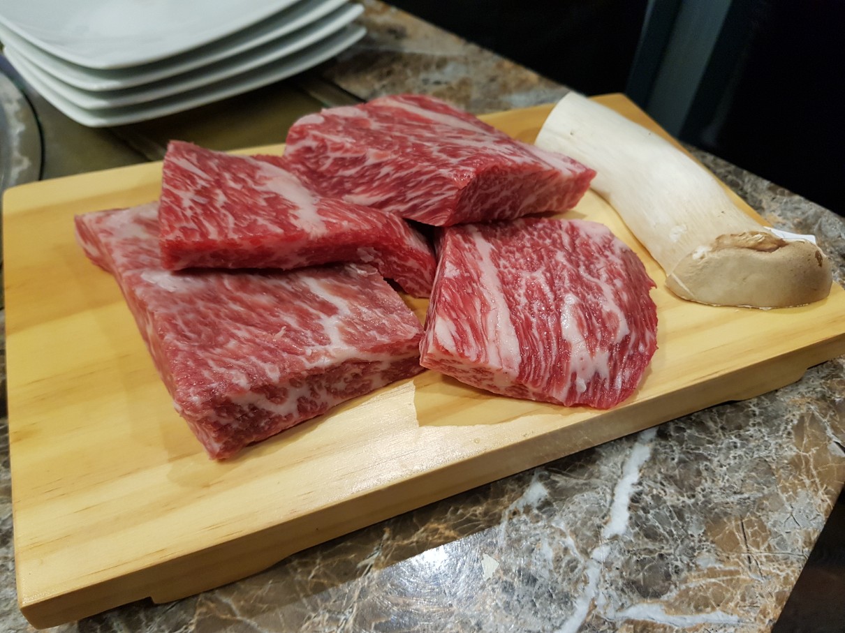 호치민 2군 타오디엔 프리미엄 소고기 전문점 Kitchen Seoul - 와규 꽃살 3인분