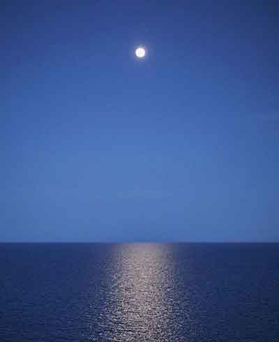 바다 위의 달빛