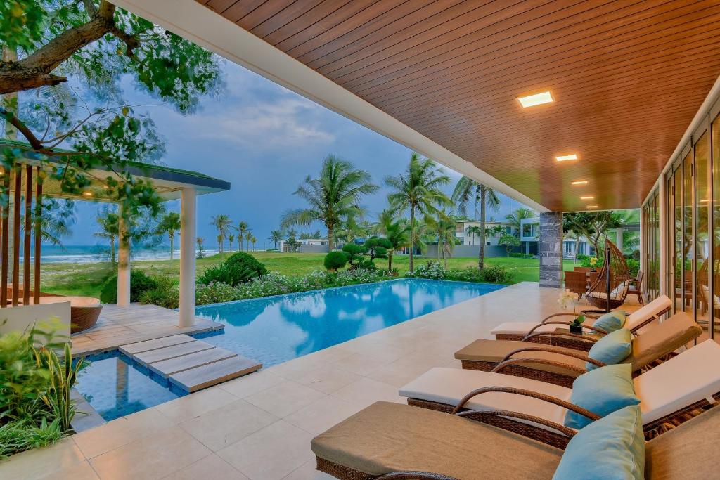 다낭 숙소 추천 - The Five Villa 5 Bedrooms Beachfront - K2-2