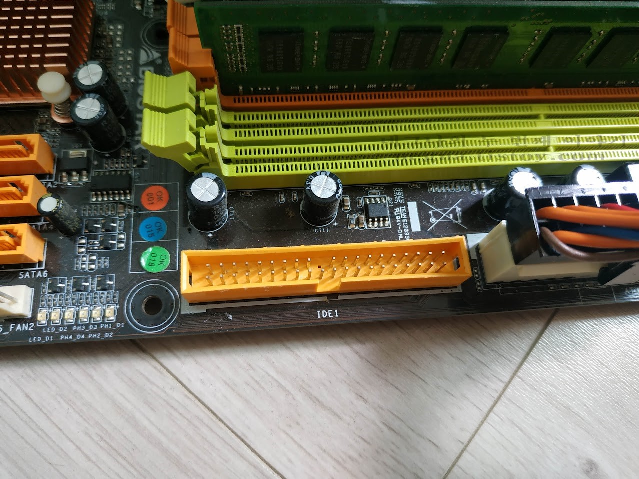 AMD 메인보에서 IDE 포트.