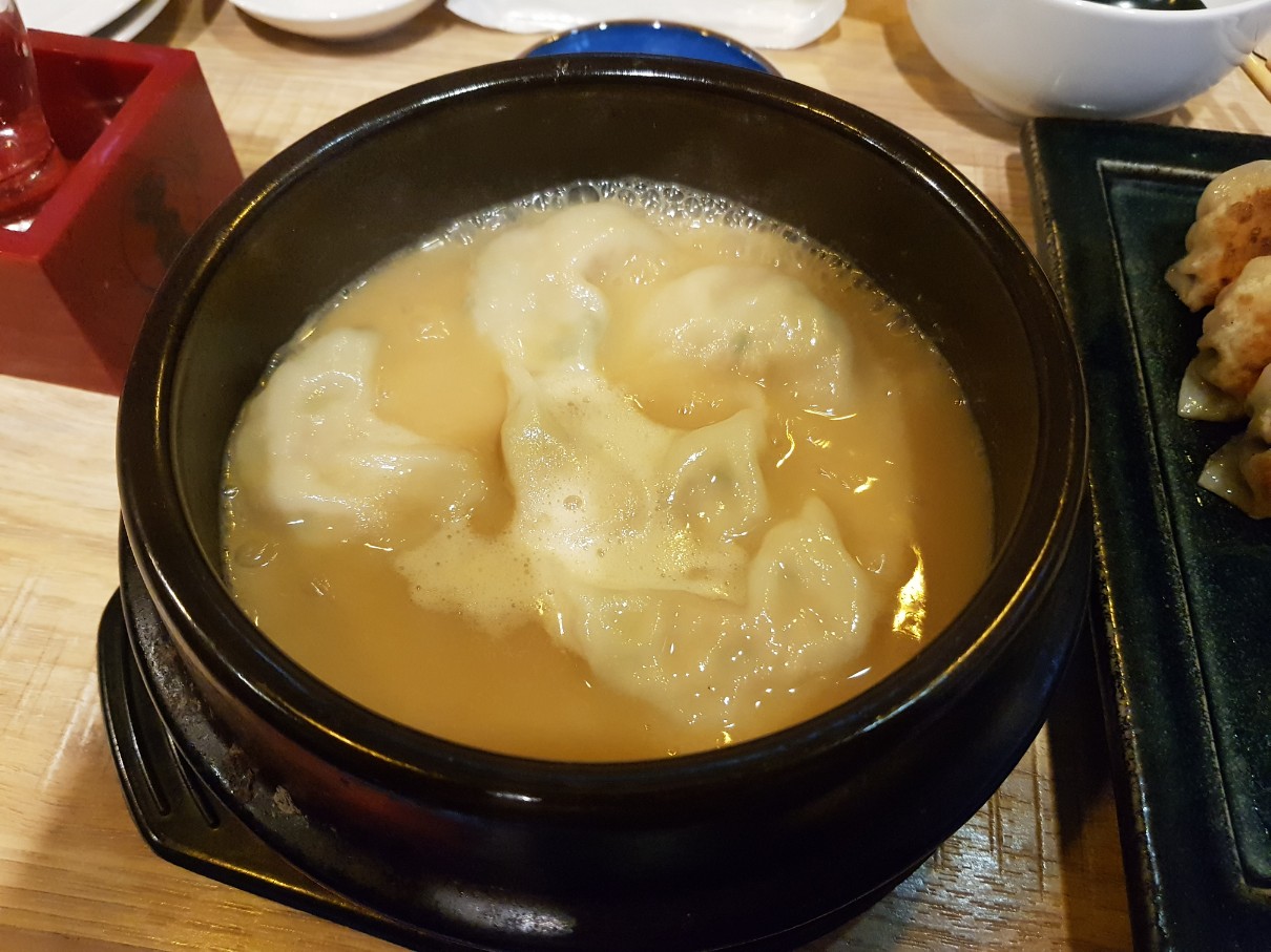 호치민 레탄톤 교자 전문점 Gyoza no Chikara - NABE YAKI GYOZA