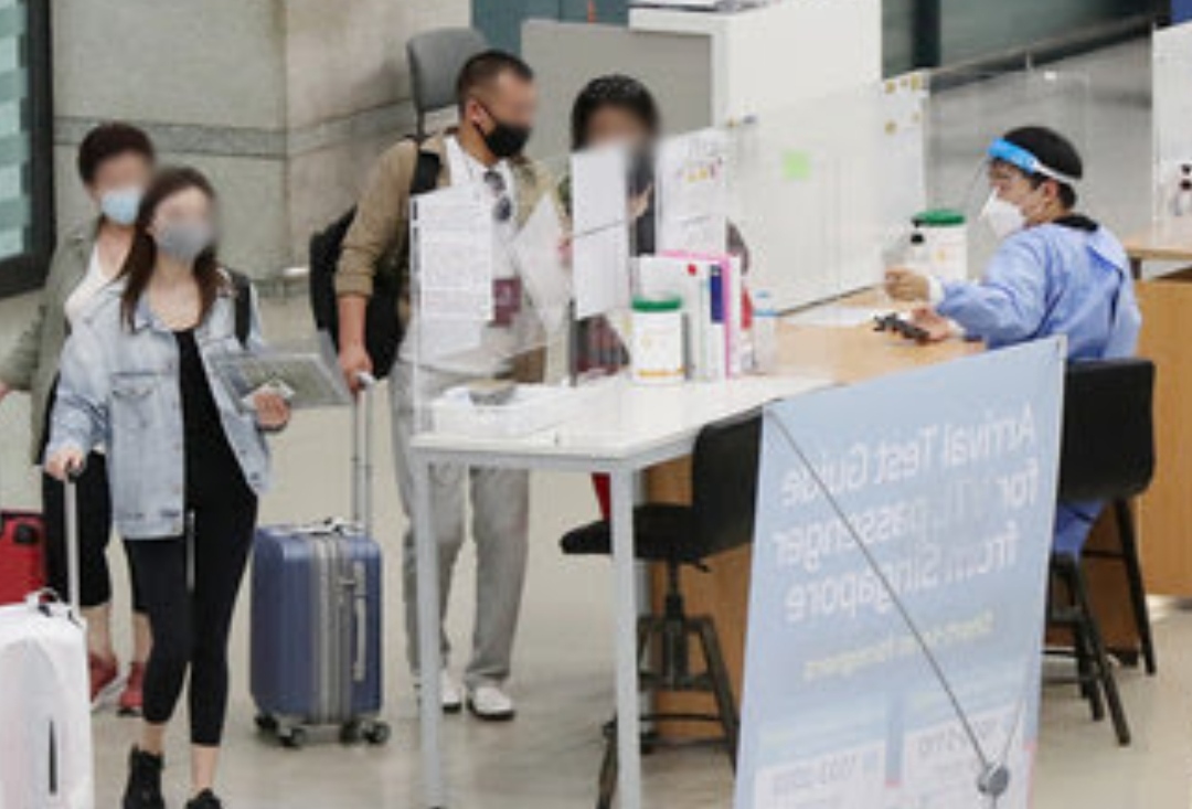  대부분 ‘남성’ 확진자 1000명 넘은 원숭이두창 궁금한 점 3가지 원숭이두창 '초긴장' 성소수자 환자 많은 건 어떻게 봐야 할까? 동성과 성관계를 가진 남성 감염자가 대부분