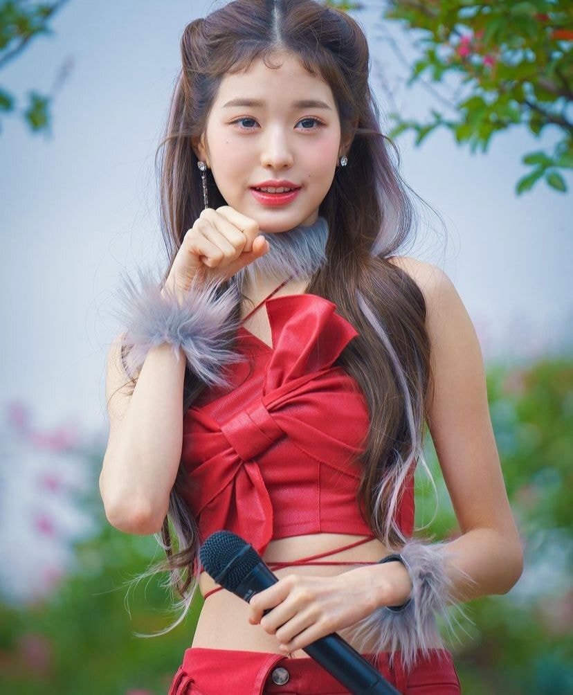  초딩들이 좋아하는게 이해가는 장원영짤.jpg