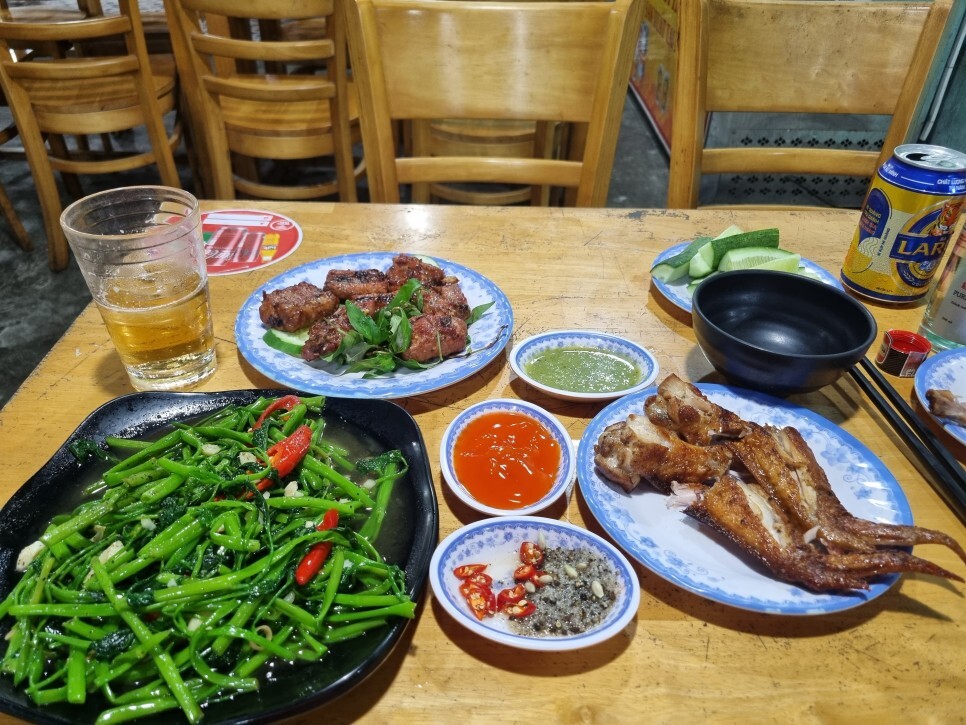 하이코이-식당-닭날개-소갈비-숯불구이- 모닝글로리-볶음