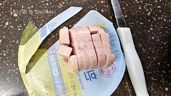 스팸을 넣으면 더 맛있어요