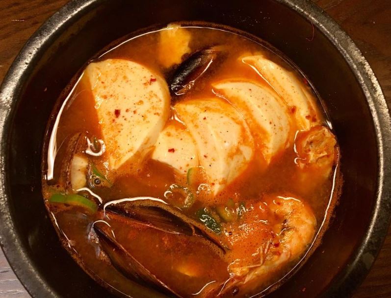  부드럽고 얼큰한 맛의 조화가 일품인 순두부찌개의 관한 이야기들 !!